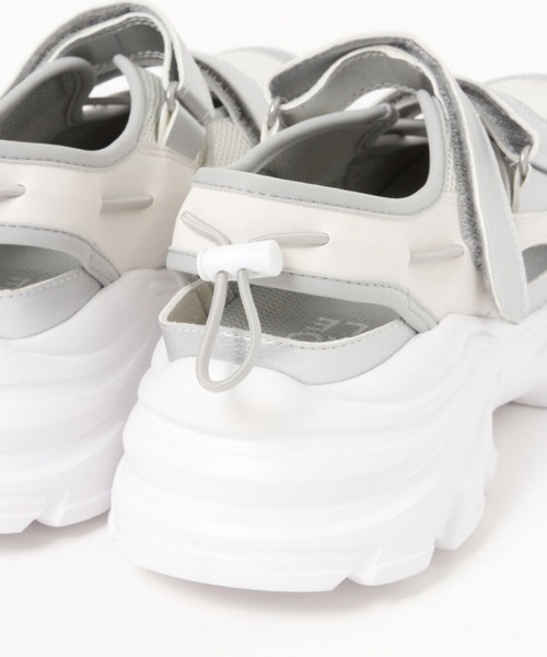 LAKOLE（ラコレ）の「クロスベルトスニーカー / 637950（スニーカー・レディース・シルバー/ブラック・LARGE/MEDIUM/SMALL）」の18枚目の写真