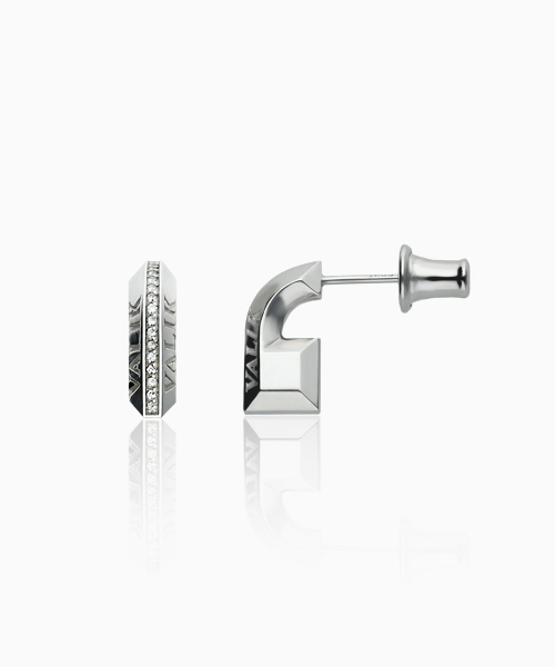 VALIK（バリク）の「[925シルバー] No.50 ハーフシグネチャーラインセッティングイヤリング [L]（ピアス（両耳用）・レディース・ホワイトゴールド/イエローゴールド/ピンクゴールド・FREE）」の5枚目の写真