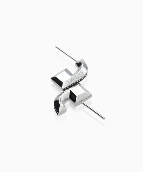 VALIK（バリク）の「[925シルバー] No.50 ハーフシグネチャーラインセッティングイヤリング [L]（ピアス（両耳用）・レディース・ホワイトゴールド/イエローゴールド/ピンクゴールド・FREE）」の7枚目の写真