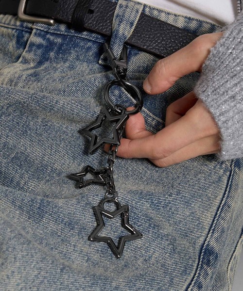 VELNUS(ベルナス)の「【VELNUS】Triple star carabiner keychain/3連スター カラビナキーホルダー(キーホルダー・メンズ・ブラック・FREE)」の2枚目の写真