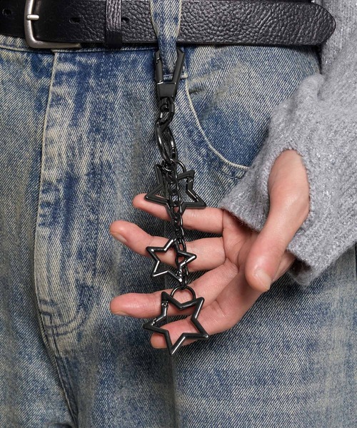 VELNUS(ベルナス)の「【VELNUS】Triple star carabiner keychain/3連スター カラビナキーホルダー(キーホルダー・メンズ・ブラック・FREE)」の4枚目の写真