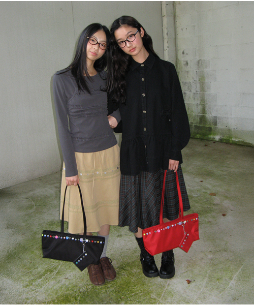 RONRON(ロンロン)の「RIBBON POCKET FRILL DENIM SHIRT BLACK(シャツ/ブラウス・レディース・その他・FREE)」の2枚目の写真