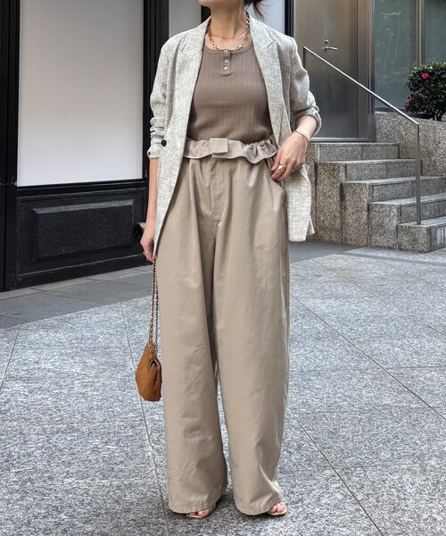 DouDou(ドゥドゥ)の「ウエスト折り返しギャザーパンツ(その他パンツ・レディース・ベージュ/チャコールグレー・36/38)」の5枚目の写真