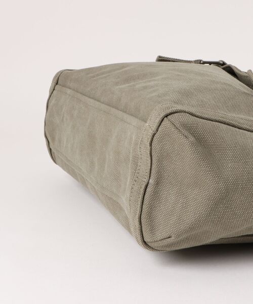 A.P.C.（アーペーセー）の「BESACE RECUPERATION（トートバッグ・メンズ・カーキ・ONESIZE）」の3枚目の写真