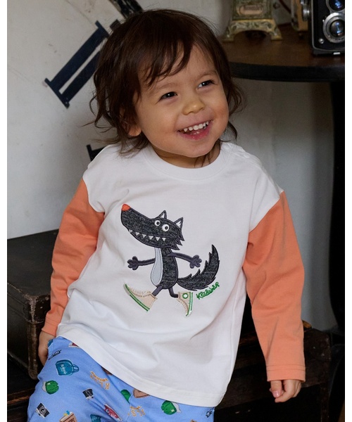 kladskap(クレードスコープ)の「スニーカーオオカミ長袖Tシャツ(Tシャツ/カットソー・キッズ・オフホワイト/サックスブルー・120cm/110cm/100cm/90cm/80cm/130cm)」の1枚目の写真