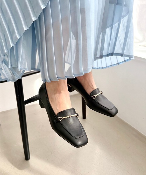 WA ORiental TRaffic(ダブルエーオリエンタルトラフィック)の「メタリック ライン ビット ヒール ローファー /62101(パンプス・レディース・ブラック/グリーン/ベージュ・42/41/40/39/38/37/36/35/34)」の2枚目の写真