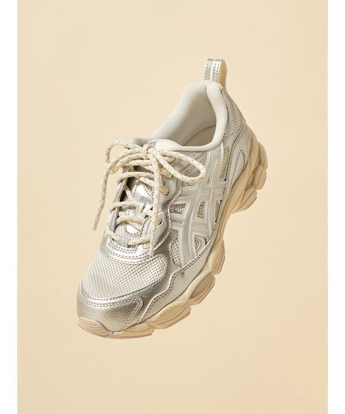 SNIDEL(スナイデル)の「【SNIDEL meets ASICS】別注スニーカー/GEL-NYC RGD(スニーカー・レディース・シルバー・24.5/24/23.5/23/22.5)」の2枚目の写真