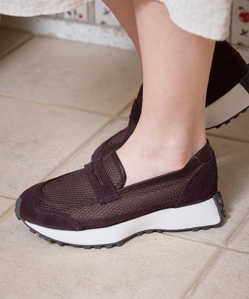 Minnetonka（ミネトンカ）の「MINNETONKA（ミネトンカ） / ローファースニーカー 26M02（スニーカー・レディース・シルバー/ブラック/ブラウン/ゴールド・10/6/7/8/9）」の2枚目の写真