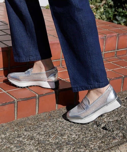 Minnetonka（ミネトンカ）の「MINNETONKA（ミネトンカ） / ローファースニーカー 26M02（スニーカー・レディース・シルバー/ブラック/ブラウン/ゴールド・10/6/7/8/9）」の3枚目の写真