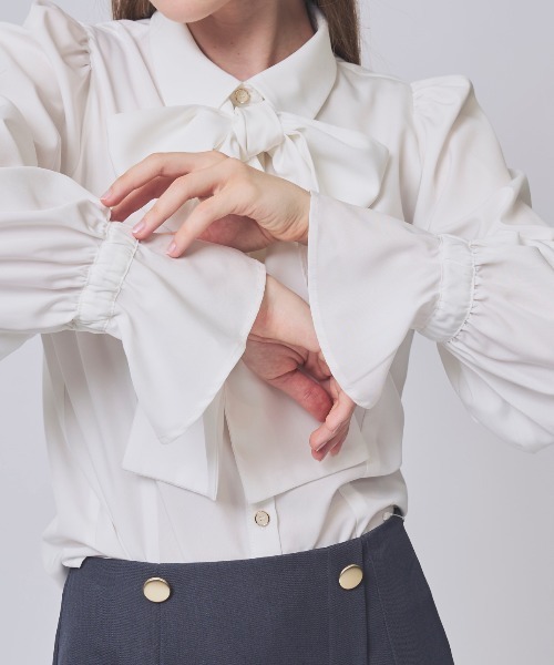 SWINGLE（スウィングル）の「フレア袖ボウタイリボンブラウス（シャツ/ブラウス・レディース・ピンク/ブルー系その他4/オフホワイト・FREE）」の8枚目の写真