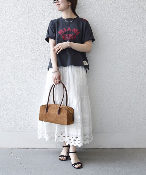 SHIPS any(シップス エニィ)の「【SHIPS any別注】Collegiate Pacific:〈洗濯機可能〉V ガゼット プリント & 刺繍 Tシャツ(Tシャツ/カットソー・レディース・オフホワイト/ブラウン/ライトグレー/チャコールグレー・ONE SIZE)」の14枚目の写真