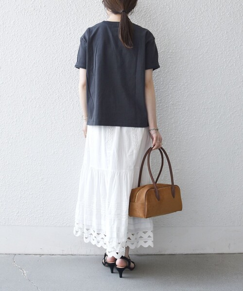 SHIPS any(シップス エニィ)の「【SHIPS any別注】Collegiate Pacific:〈洗濯機可能〉V ガゼット プリント & 刺繍 Tシャツ(Tシャツ/カットソー・レディース・オフホワイト/ブラウン/ライトグレー/チャコールグレー・ONE SIZE)」の15枚目の写真
