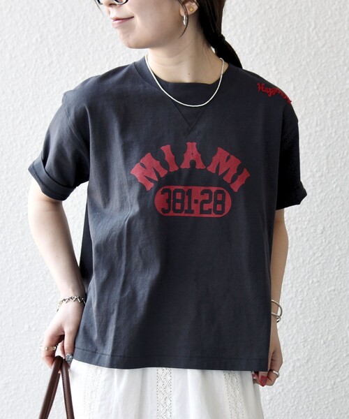 SHIPS any(シップス エニィ)の「【SHIPS any別注】Collegiate Pacific:〈洗濯機可能〉V ガゼット プリント & 刺繍 Tシャツ(Tシャツ/カットソー・レディース・オフホワイト/ブラウン/ライトグレー/チャコールグレー・ONE SIZE)」の16枚目の写真