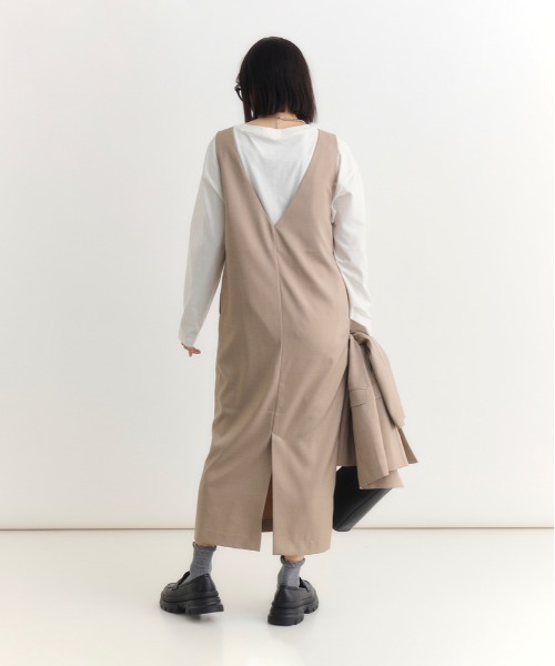 Right-on（ライトオン）の「【HONEYSUCKLE ROSE】Vネックナローワンピース (センターシーム / レイヤード / オフィスカジュアル)（シャツワンピース・レディース・ダークグレー/ライトベージュ・S/M/L）」の5枚目の写真
