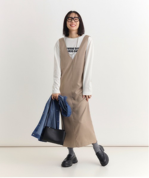 Right-on（ライトオン）の「【HONEYSUCKLE ROSE】Vネックナローワンピース (センターシーム / レイヤード / オフィスカジュアル)（シャツワンピース・レディース・ダークグレー/ライトベージュ・S/M/L）」の7枚目の写真