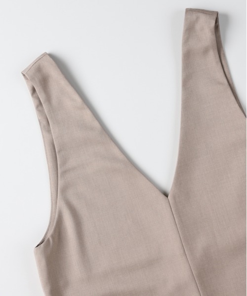 Right-on（ライトオン）の「【HONEYSUCKLE ROSE】Vネックナローワンピース (センターシーム / レイヤード / オフィスカジュアル)（シャツワンピース・レディース・ダークグレー/ライトベージュ・S/M/L）」の13枚目の写真