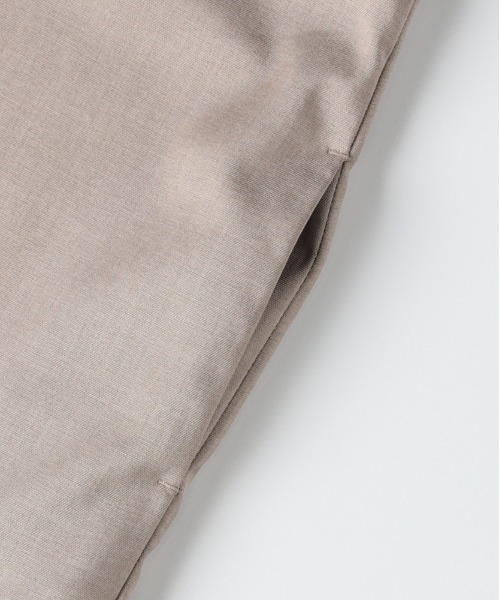 Right-on（ライトオン）の「【HONEYSUCKLE ROSE】Vネックナローワンピース (センターシーム / レイヤード / オフィスカジュアル)（シャツワンピース・レディース・ダークグレー/ライトベージュ・S/M/L）」の14枚目の写真