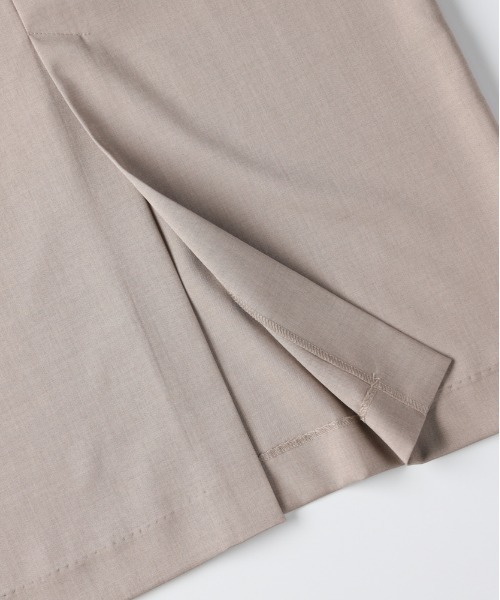 Right-on（ライトオン）の「【HONEYSUCKLE ROSE】Vネックナローワンピース (センターシーム / レイヤード / オフィスカジュアル)（シャツワンピース・レディース・ダークグレー/ライトベージュ・S/M/L）」の16枚目の写真