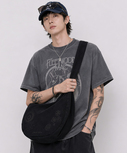 ARTISTWEAR（アーティストウェア）の「[ATW] スクリブルドローイングコットンクロスバッグ - 2COLOR（メッセンジャーバッグ・レディース・ブラウン/ブラック・FREE）」の4枚目の写真