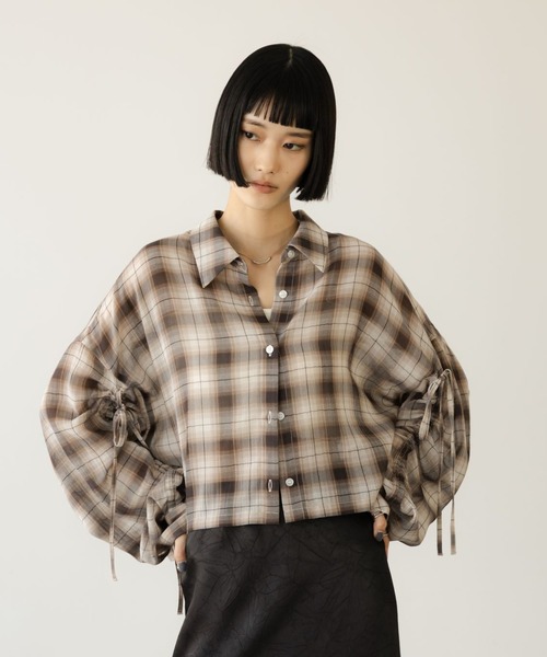 LOWRYS FARM（ローリーズファーム）の「シアーチェックシャツショート  647625（シャツ/ブラウス・レディース・ブルー/ブラウン/ベージュ・FREE）」の2枚目の写真