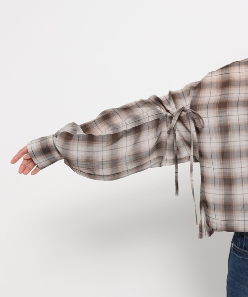 LOWRYS FARM（ローリーズファーム）の「シアーチェックシャツショート  647625（シャツ/ブラウス・レディース・ブルー/ブラウン/ベージュ・FREE）」の13枚目の写真