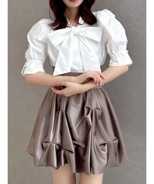 dazzlin（ダズリン）の「ペプラムタックボウタイブラウス（シャツ/ブラウス・レディース・その他1/ブルー/オフホワイト/グリーン/ピンク・FREE）」の2枚目の写真