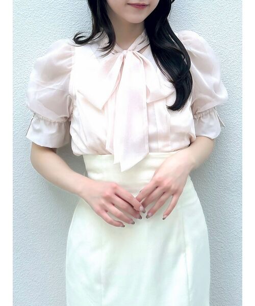 dazzlin（ダズリン）の「ペプラムタックボウタイブラウス（シャツ/ブラウス・レディース・その他1/ブルー/オフホワイト/グリーン/ピンク・FREE）」の5枚目の写真