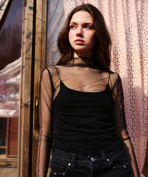 ERER(エルエル)の「Sheer High Neck T-shirt Black(Tシャツ/カットソー・レディース・ブラック・F)」の4枚目の写真