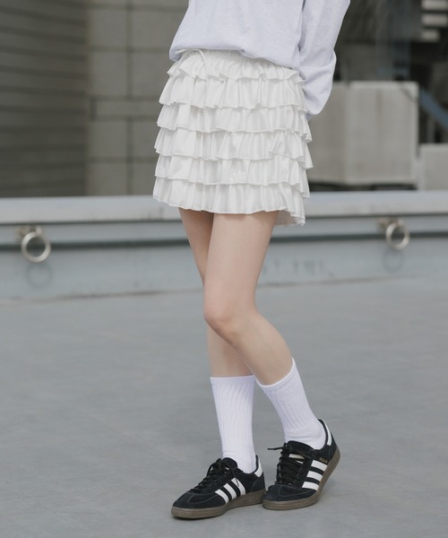 韓国adidas 日本未発売フリルスカート ストライプ ホワイト　レア　M 日本未発売S Adidasストライプ カジュアル ロングスカートKQ6506