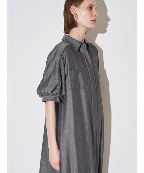 ELENDEEK(エレンディーク)の「リラクシーシャツワンピース(ワンピース・レディース・チャコールグレー/ベージュ/ピンク・02/01)」の14枚目の写真