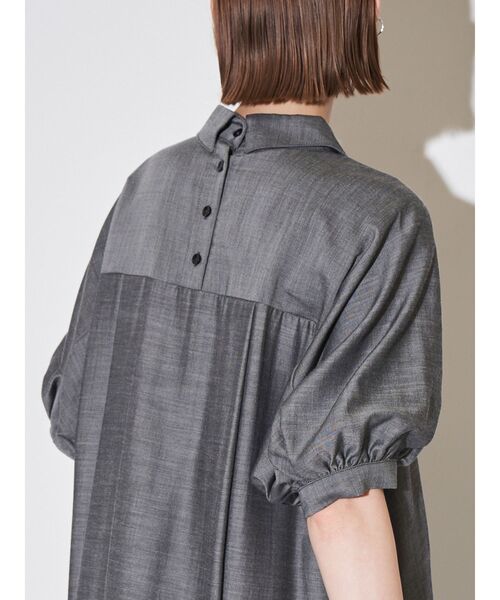 ELENDEEK(エレンディーク)の「リラクシーシャツワンピース(ワンピース・レディース・チャコールグレー/ベージュ/ピンク・02/01)」の15枚目の写真