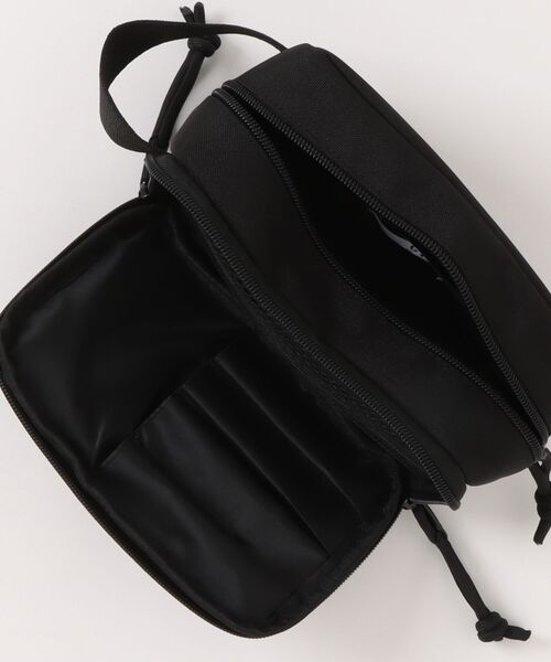 GYDA（ジェイダ）の「【GYDA/ジェイダ】 CASUAL-BADGE SERIES　缶バッジ4コセット付きスクエアポーチ（ポーチ・レディース・ブラック・FREE）」の4枚目の写真