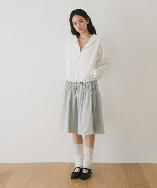 YEARNING(イヤニング)の「SHIRRING FLARE MIDI SKIRT, LIGHT BLUE(スカート・レディース・その他・FREE)」の3枚目の写真