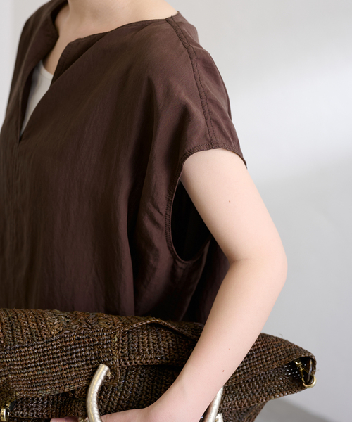 FRAMeWORK（フレームワーク）の「≪洗濯機洗い可 / 追加≫フィブリルポプリンサックDRESS（ワンピース・レディース・ブラック/カーキ/ブラウン・36/38）」の16枚目の写真