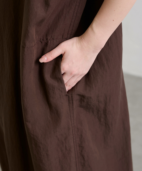 FRAMeWORK（フレームワーク）の「≪洗濯機洗い可 / 追加≫フィブリルポプリンサックDRESS（ワンピース・レディース・ブラック/カーキ/ブラウン・36/38）」の17枚目の写真