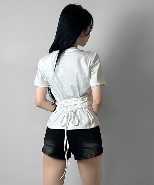FOLLOWIN(フォロウィン)の「バックレースアップ 2WAYフィットTシャツ(Tシャツ/カットソー・レディース・グレー/ブラック/ホワイト・FREE)」の15枚目の写真