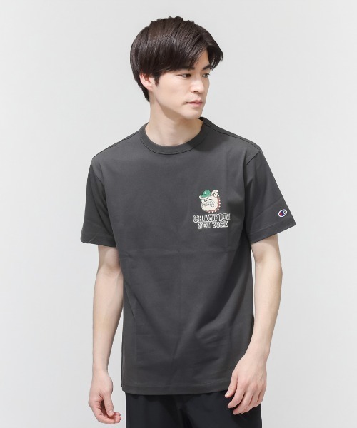 Champion（チャンピオン）の「【別注】チャンピオン  SHORT SLEEVE T-SHIRT 限定コラボ（Tシャツ/カットソー・メンズ・アイボリー/ブラック・S/M/L/LL）」の2枚目の写真