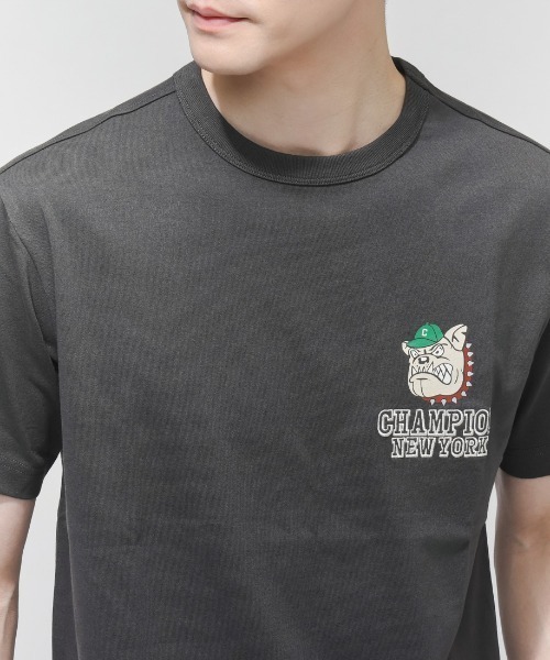 Champion（チャンピオン）の「【別注】チャンピオン  SHORT SLEEVE T-SHIRT 限定コラボ（Tシャツ/カットソー・メンズ・アイボリー/ブラック・S/M/L/LL）」の8枚目の写真