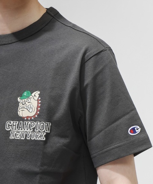 Champion（チャンピオン）の「【別注】チャンピオン  SHORT SLEEVE T-SHIRT 限定コラボ（Tシャツ/カットソー・メンズ・アイボリー/ブラック・S/M/L/LL）」の9枚目の写真