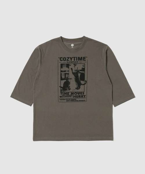 Mac-House(マックハウス)の「【T-GRAPHICS / ティーグラフィックス】シンプルプリント 7分袖Tシャツ(Tシャツ/カットソー・メンズ・チャコールグレー/ブルー/ブラック/グレー/ホワイト・M/L/XL/S)」の3枚目の写真