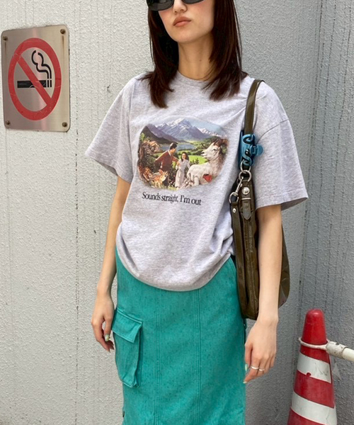 Carne Bollente(カルネボレンテ)の「【Carne Bollente/カルネボレンテ】Sounds Straight, I'm Out(Tシャツ/カットソー・レディース・チャコールグレー・MEDIUM/SMALL)」の1枚目の写真