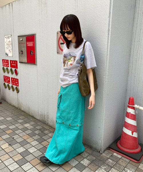 Carne Bollente(カルネボレンテ)の「【Carne Bollente/カルネボレンテ】Sounds Straight, I'm Out(Tシャツ/カットソー・レディース・チャコールグレー・MEDIUM/SMALL)」の3枚目の写真