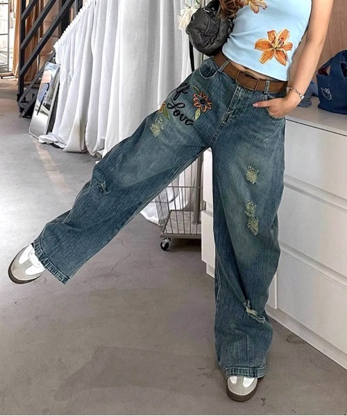 SHEENA(シーナ)の「フラワー刺繍ロゴダメージデニムワイドパンツ(デニムパンツ・レディース・ブルー・S/M/L)」の6枚目の写真