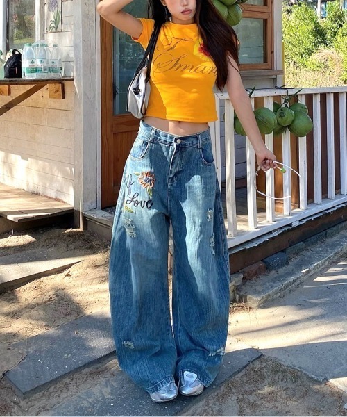 SHEENA(シーナ)の「フラワー刺繍ロゴダメージデニムワイドパンツ(デニムパンツ・レディース・ブルー・S/M/L)」の9枚目の写真
