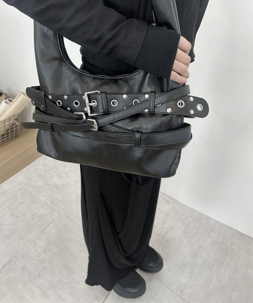 FLAREUP（フレアアップ）の「3-Layered Belted Bag (FL-742_Black)（ショルダーバッグ・レディース・ブラック・OS）」の5枚目の写真