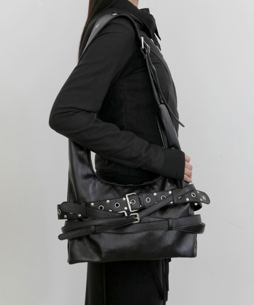 FLAREUP（フレアアップ）の「3-Layered Belted Bag (FL-742_Black)（ショルダーバッグ・レディース・ブラック・OS）」の8枚目の写真