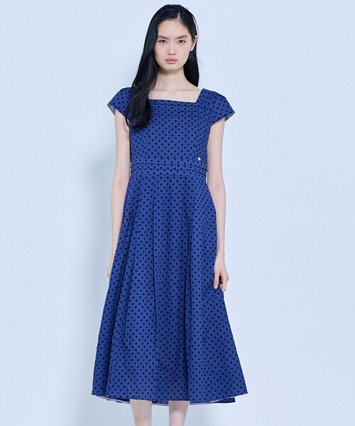 TOCCA(トッカ)の「DOT WALTZ ドレス(ワンピース・レディース・ブラウン系5/ブルー系5・0/2/4/6)」の8枚目の写真