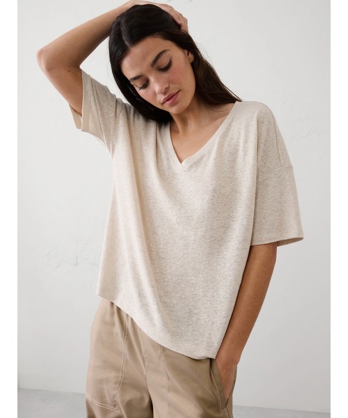 BANANA REPUBLIC FACTORY STORE(バナナリパブリック ファクトリーストア)の「BANANA REPUBLIC FACTORY STORE リネン ブレンド Vネック Tシャツ(Tシャツ/カットソー・レディース・ブラック/ブルー/ナチュラル/ブルー系その他/エメラルド・S/M/XS/L)」の3枚目の写真
