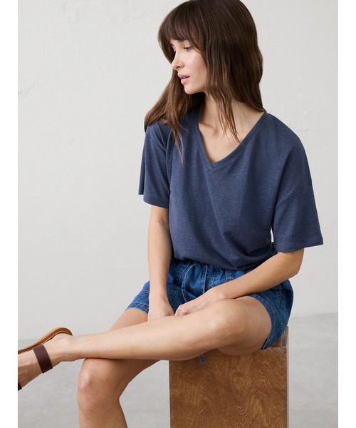 BANANA REPUBLIC FACTORY STORE(バナナリパブリック ファクトリーストア)の「BANANA REPUBLIC FACTORY STORE リネン ブレンド Vネック Tシャツ(Tシャツ/カットソー・レディース・ブラック/ブルー/ナチュラル/ブルー系その他/エメラルド・S/M/XS/L)」の5枚目の写真