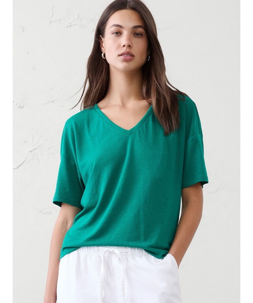 BANANA REPUBLIC FACTORY STORE(バナナリパブリック ファクトリーストア)の「BANANA REPUBLIC FACTORY STORE リネン ブレンド Vネック Tシャツ(Tシャツ/カットソー・レディース・ブラック/ブルー/ナチュラル/ブルー系その他/エメラルド・S/M/XS/L)」の4枚目の写真